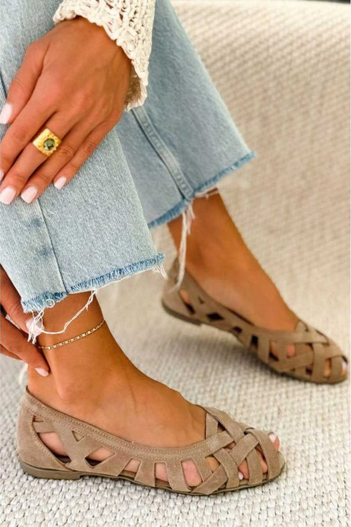 Kinsley - Sandalias planas trenzadas con recortes