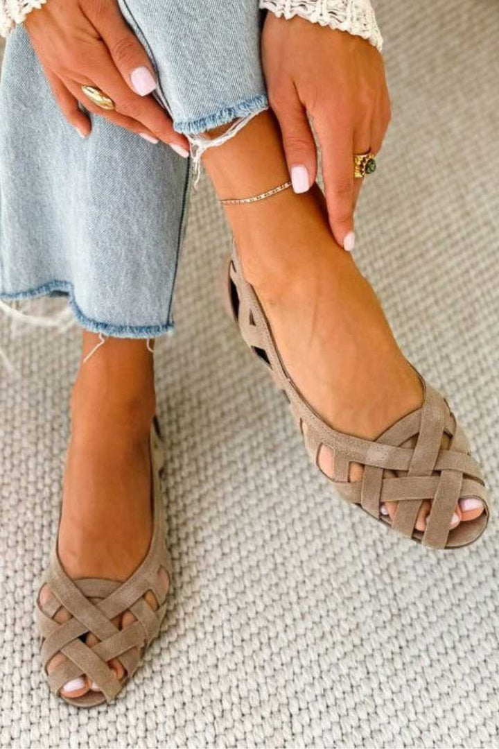 Kinsley - Sandalias planas trenzadas con recortes