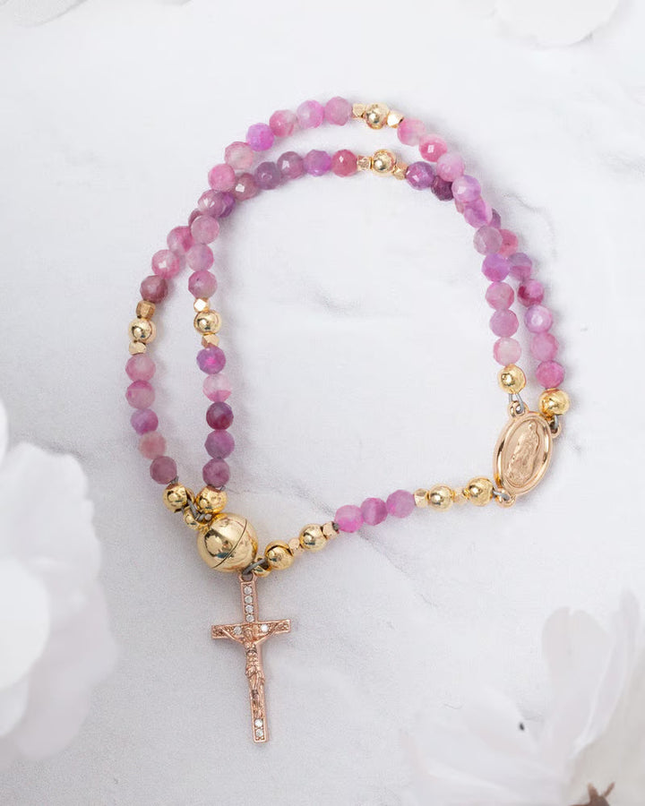 Farah - Pulsera de cuentas con cruz