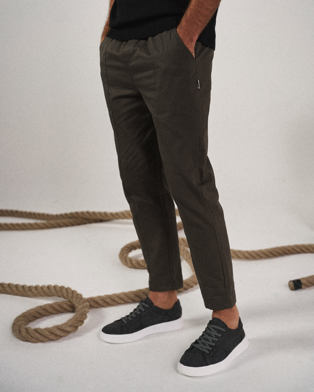 Neryth - Pantalón jogger de corte cónico con tacto suave