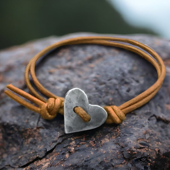 Syra - Pulsera con charm corazón rústico