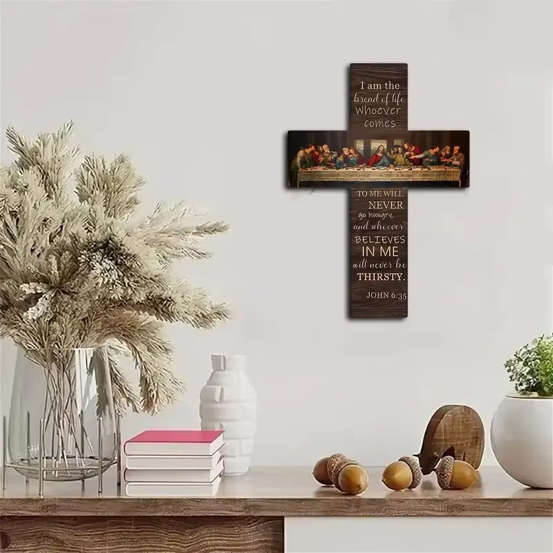 Pacto sagrado - cruz de madera con la Última Cena y versículo bíblico