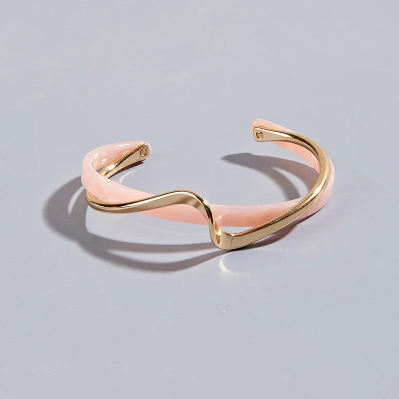 Zariah - Brazalete Abierto con Diseño Ondulado