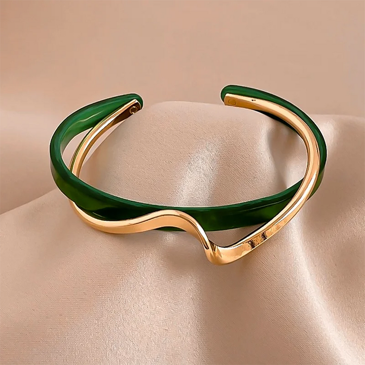 Zariah - Brazalete Abierto con Diseño Ondulado