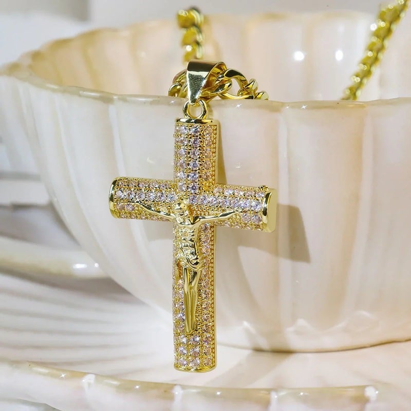 Elarayne - Collar con Colgante de Cruz
