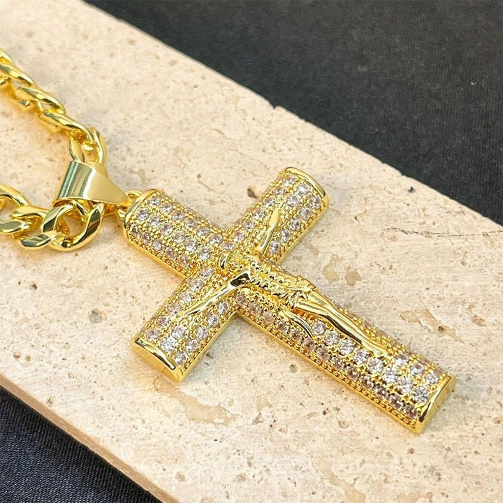 Elarayne - Collar con Colgante de Cruz
