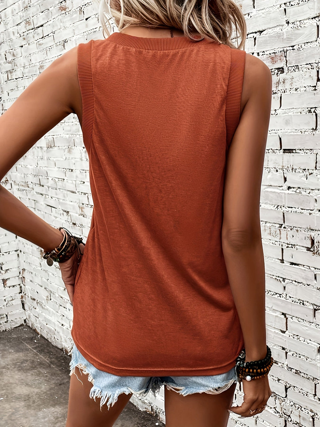 Megan - Playera suave al tacto con escote corazón