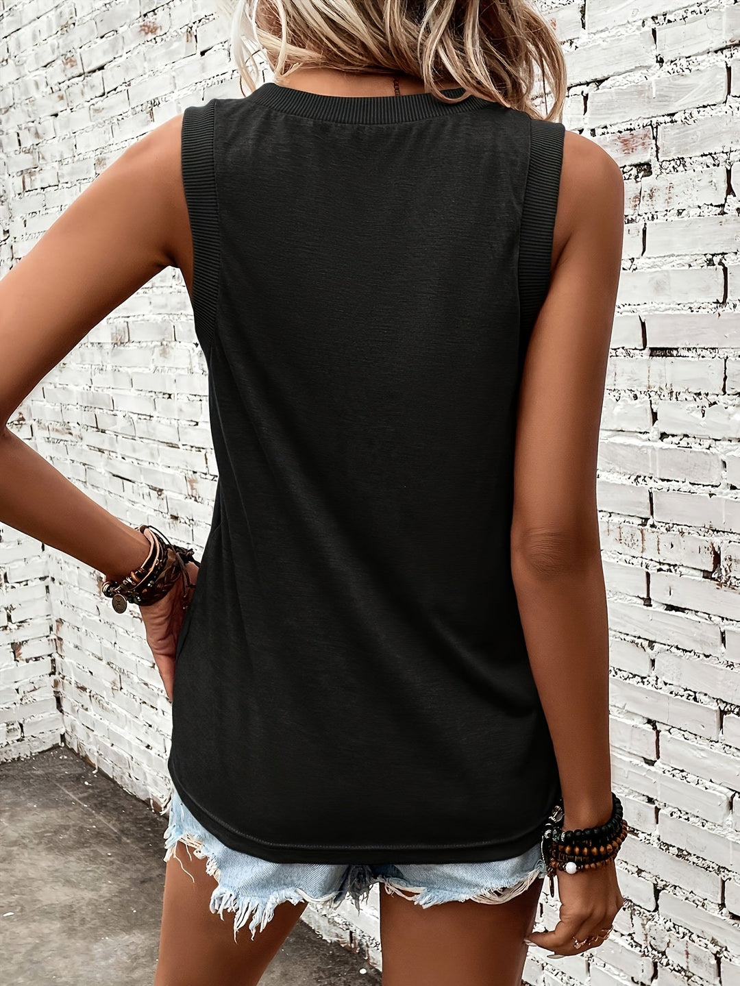 Megan - Playera suave al tacto con escote corazón
