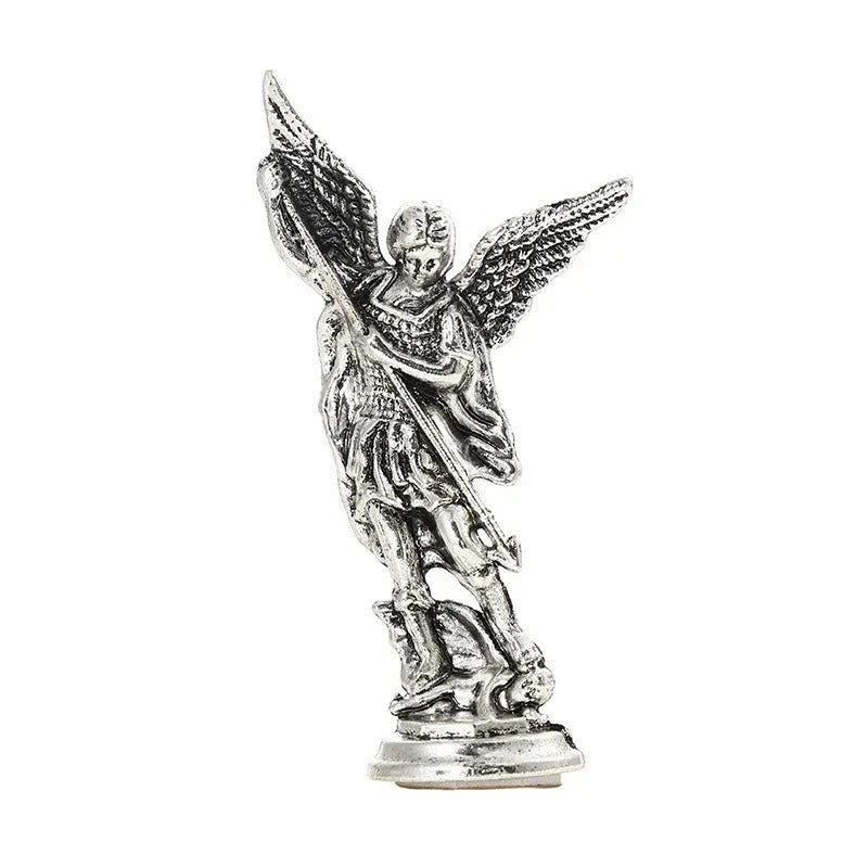 Arche Victor – Figurita de San Miguel derrotando a Satanás