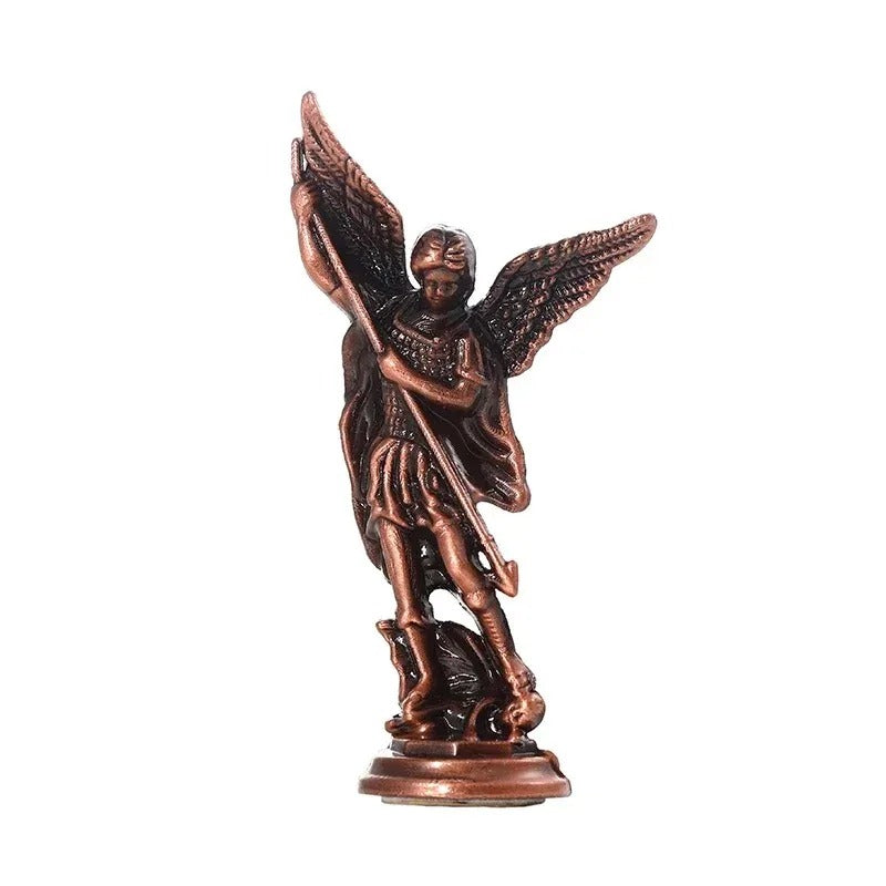 Arche Victor – Figurita de San Miguel derrotando a Satanás