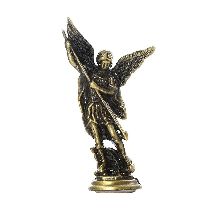 Arche Victor – Figurita de San Miguel derrotando a Satanás