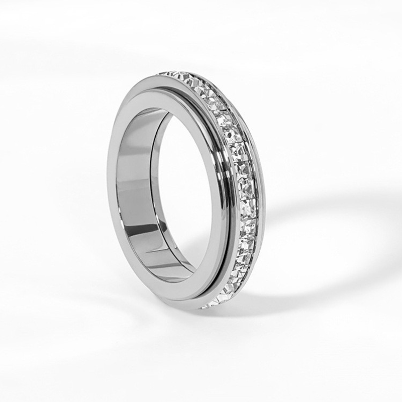 Valira - Anillo con Banda de Cristal Elegante